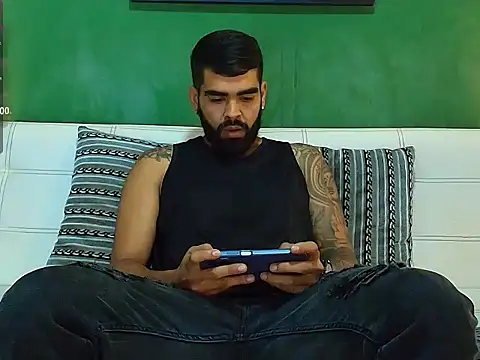 Snapshot of black_kameron_ chatting on 11.13.25 black kameron online show from 11.13.25