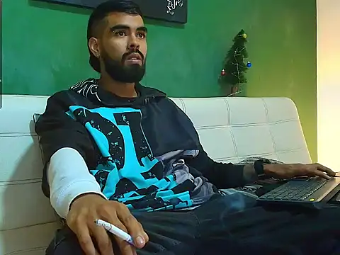 Snapshot of black_kameron_ chatting on 11.21.25 black kameron online show from 11.21.25