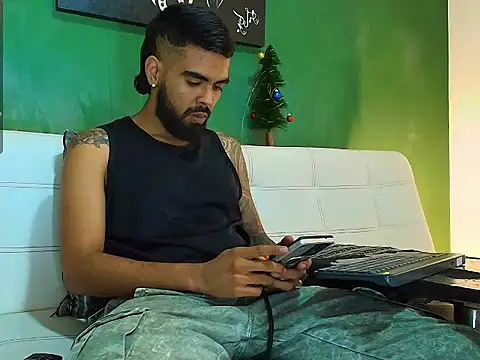 Snapshot of black_kameron_ chatting on 11.26.25 black kameron online show from 11.26.25