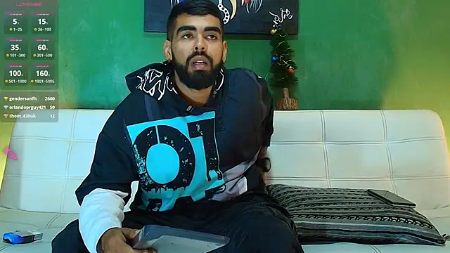 Snapshot of black_kameron_ chatting on 12.03.25 black kameron online show from 12.03.25