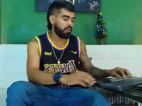 Snapshot of black_kameron_ chatting on 12.16.25 black kameron online show from 12.16.25