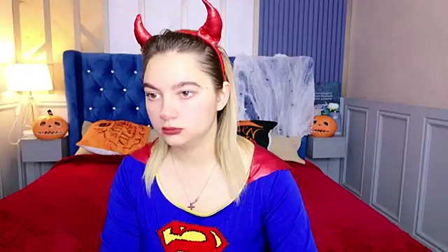 Snapshot of Dana_Beck chatting on 10.31.25 Dana Beck online show from 10.31.25