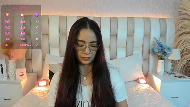 Ari lynn  online show from 11.19.25