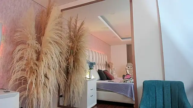 Ari lynn  online show from 12.19.25