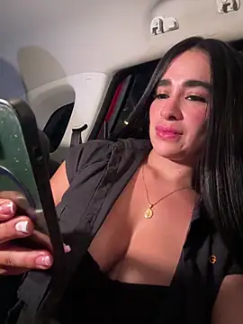 Snapshot of RoseSeductre chatting on 10.17.25 RoseSeductre online show from 10.17.25