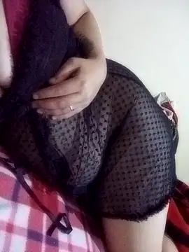 Mia-mrocia online show from 10.24.25