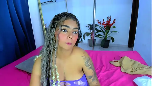 Snapshot of amber_love03 chatting on 12.17.25 amber love03 online show from 12.17.25