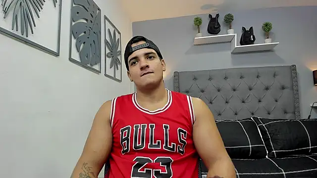 Snapshot of violeta_and_maxx chatting on 11.03.25 violeta and maxx online show from 11.03.25