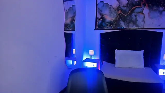 Snapshot of Ximen_moo chatting on 11.19.25 Ximen moo online show from 11.19.25