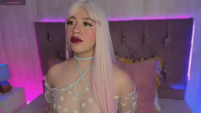 Snapshot of Ximen_moo chatting on 11.23.25 Ximen moo online show from 11.23.25