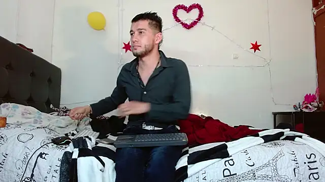 Snapshot of picante70_ chatting on 10.14.25 picante70 online show from 10.14.25