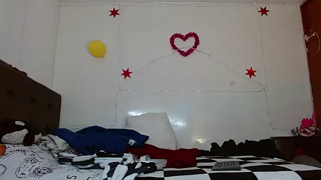 Snapshot of picante70_ chatting on 10.15.25 picante70 online show from 10.15.25