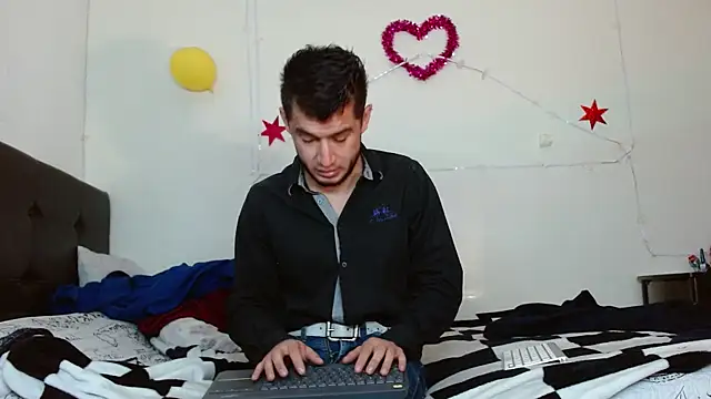 Snapshot of picante70_ chatting on 10.21.25 picante70 online show from 10.21.25