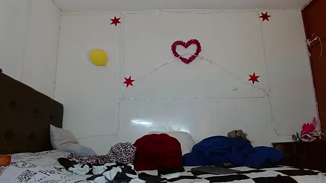 Snapshot of picante70_ chatting on 10.22.25 picante70 online show from 10.22.25