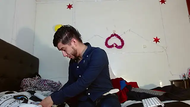 Snapshot of picante70_ chatting on 11.16.25 picante70 online show from 11.16.25