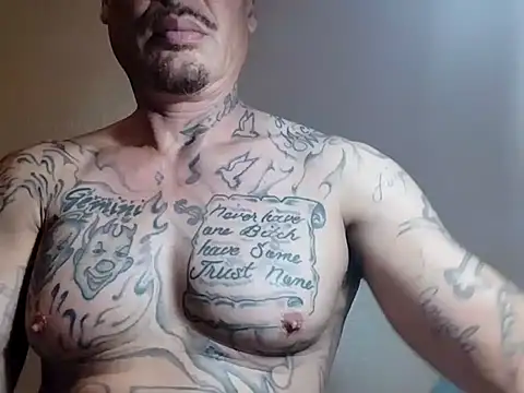 Snapshot of swipeswanger chatting on 12.22.25 swipeswanger online show from 12.22.25