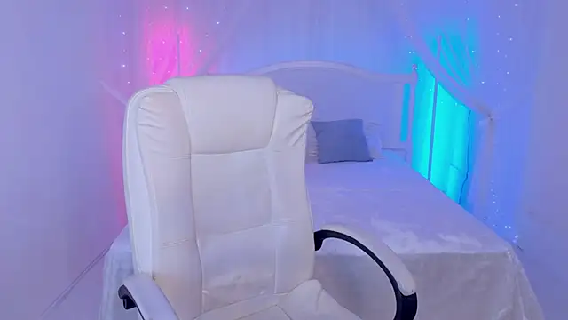 Snapshot of Angelie__Eyes chatting on 12.02.25 Angelie Eyes online show from 12.02.25