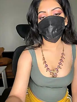 Snapshot of hey_wifey chatting on 11.01.25 hey wifey online show from 11.01.25