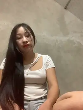 Snapshot of Linh_sexyy chatting on 10.22.25 Linh sexyy online show from 10.22.25