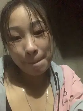 Snapshot of Linh_sexyy chatting on 10.25.25 Linh sexyy online show from 10.25.25