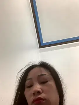 Snapshot of Linh_sexyy chatting on 10.27.25 Linh sexyy online show from 10.27.25