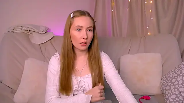 Snapshot of EllyColins chatting on 11.14.25 EllyColins online show from 11.14.25