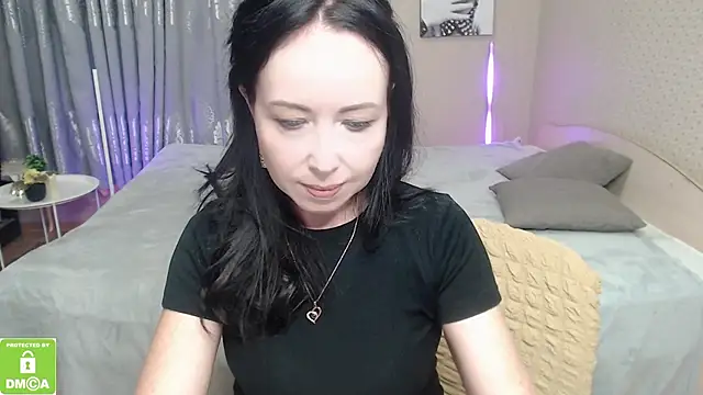 Snapshot of beautiful_moon3 chatting on 10.30.25 beautiful moon3 online show from 10.30.25