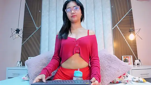 Snapshot of Mariana-Torres chatting on 11.08.25 Mariana-Torres online show from 11.08.25