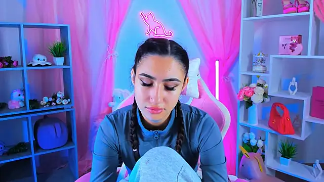 Snapshot of RebeckaThornton chatting on 10.30.25 RebeckaThornton online show from 10.30.25