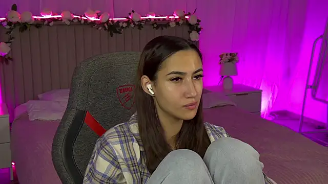 RebeckaThornton online show from 11.18.25