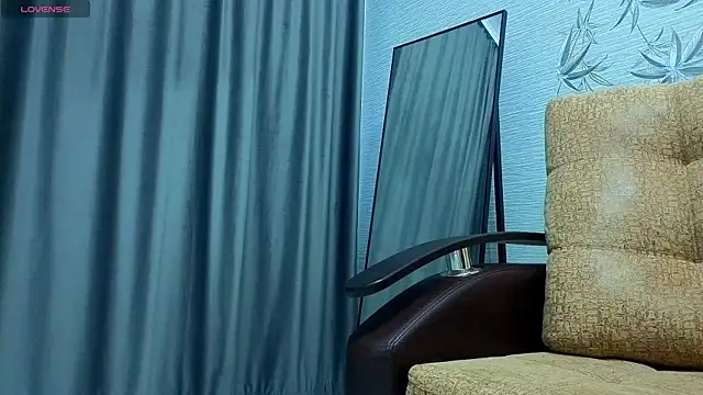 Snapshot of MissPompadure chatting on 12.21.25 MissPompadure online show from 12.21.25