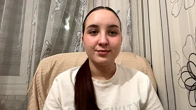 Snapshot of DaisyMolly chatting on 10.27.25 DaisyMolly online show from 10.27.25