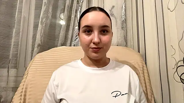 Snapshot of DaisyMolly chatting on 11.01.25 DaisyMolly online show from 11.01.25