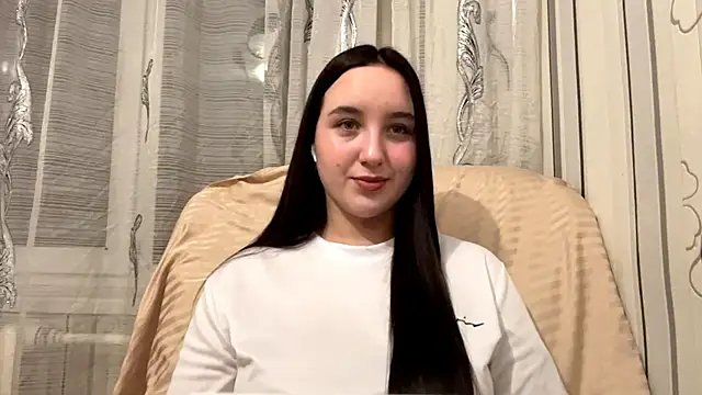 Snapshot of DaisyMolly chatting on 11.11.25 DaisyMolly online show from 11.11.25