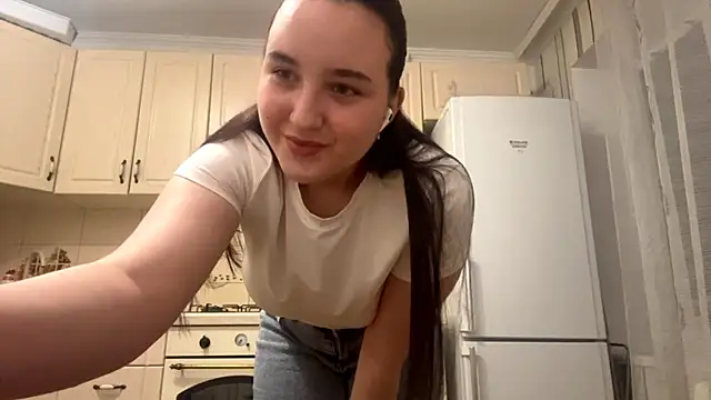 Snapshot of DaisyMolly chatting on 11.15.25 DaisyMolly online show from 11.15.25