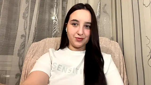 Snapshot of DaisyMolly chatting on 11.20.25 DaisyMolly online show from 11.20.25