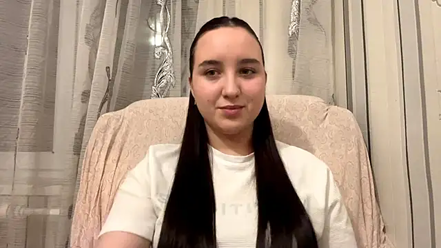 Snapshot of DaisyMolly chatting on 11.25.25 DaisyMolly online show from 11.25.25