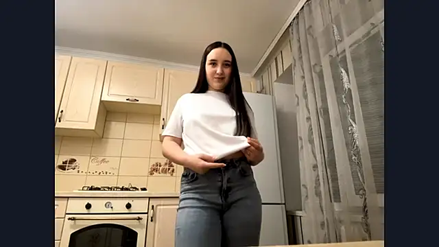 Snapshot of DaisyMolly chatting on 11.27.25 DaisyMolly online show from 11.27.25