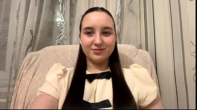 Snapshot of DaisyMolly chatting on 11.28.25 DaisyMolly online show from 11.28.25