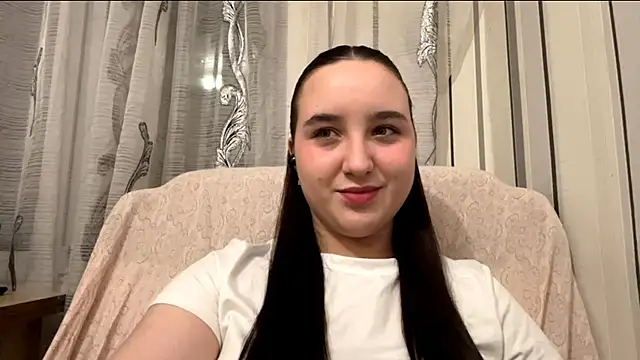 Snapshot of DaisyMolly chatting on 12.17.25 DaisyMolly online show from 12.17.25