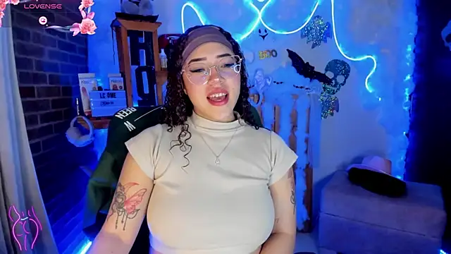 Snapshot of Lizz_martins chatting on 10.22.25 Lizz martins online show from 10.22.25