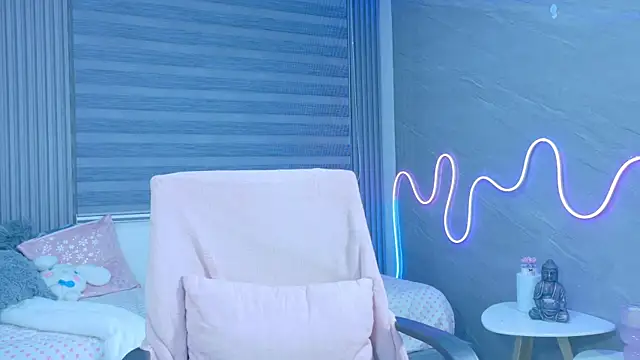 Snapshot of Naaomi_cute chatting on 10.25.25 Naaomi cute online show from 10.25.25