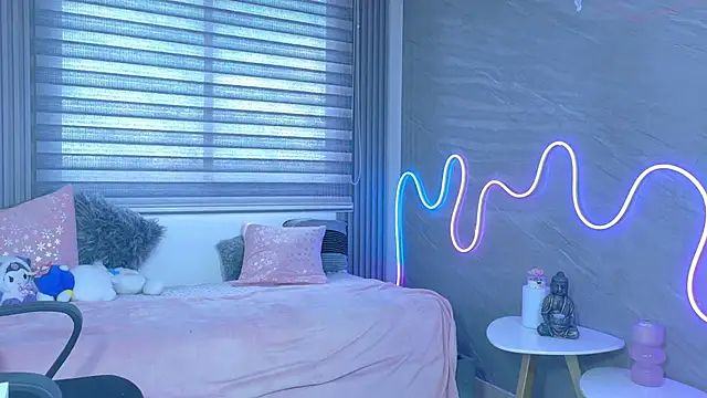 Snapshot of Naaomi_cute chatting on 10.28.25 Naaomi cute online show from 10.28.25