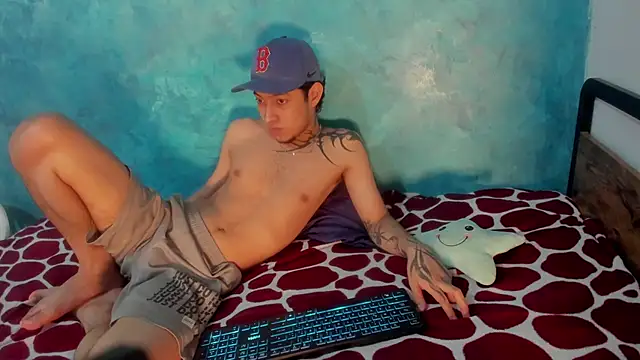 Snapshot of Sky_Wild chatting on 12.19.25 Sky Wild online show from 12.19.25