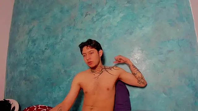 Snapshot of Sky_Wild chatting on 12.22.25 Sky Wild online show from 12.22.25