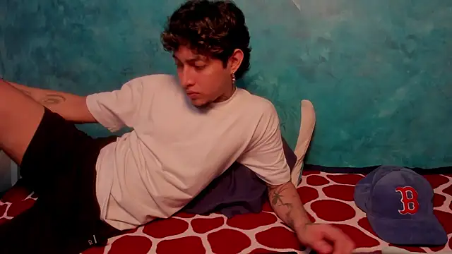 Snapshot of Sky_Wild chatting on 01.11.26 Sky Wild online show from 01.11.26