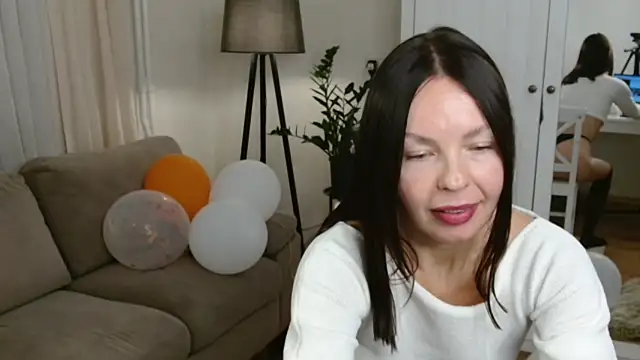 LittleNicolee online show from 11.05.25