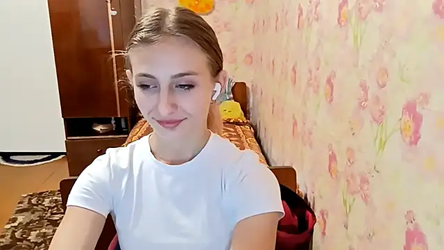 Snapshot of AmeliLia chatting on 10.16.25 AmeliLia online show from 10.16.25