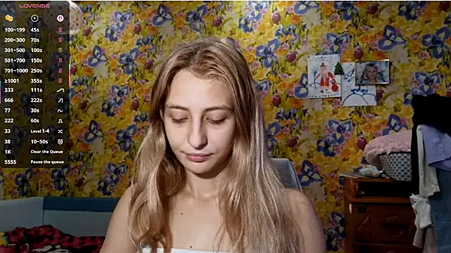 Snapshot of AmeliLia chatting on 10.25.25 AmeliLia online show from 10.25.25