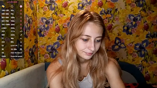 Snapshot of AmeliLia chatting on 10.31.25 AmeliLia online show from 10.31.25